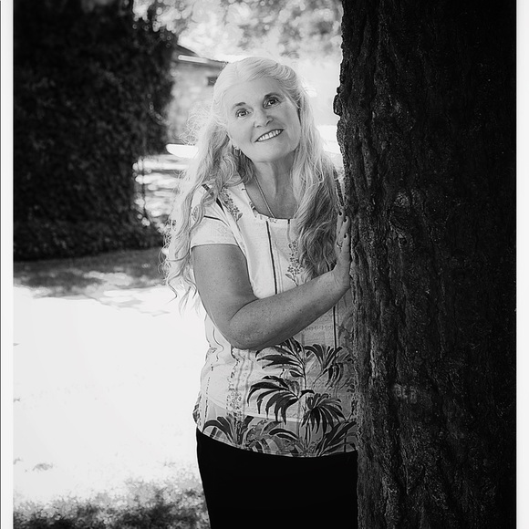 Meet your Posher, Brenda - Picture 2 of 2